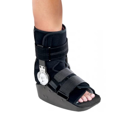 Walker Boot MaxTrax™ Non-Pneumatic Adult Medium Short #79-95355